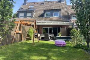 Modernes Reihenmittelhaus mit Südgarten & Garage in ruhiger Lage von Solingen-Wald – Die vollständige Adresse der Immobilie erhältst du vom Anbieter., 42719 Wald, Solingen – Vorschaubild 1