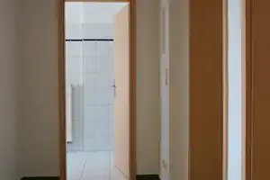 ERSTBEZUG NACH RENOVIERUNG # 2 ZIMMER-WOHNUNG # MIT BALKON # AM HANSEPLATZ! – Reißhausstraße 15, 99085 Erfurt – Vorschaubild 2