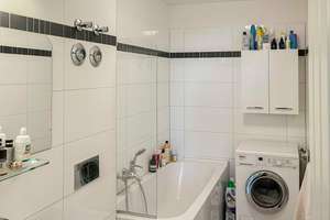 Sichere Mieteinnahmen – Gepflegte DG-Wohnung mit Dachbodennutzung – Die vollständige Adresse der Immobilie erhältst du vom Anbieter., 10318 Karlshorst, Berlin – Vorschaubild 4