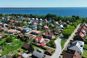 Großzügiges Einfamilienhaus mit Einliegerwohnung + separatem Ferienhaus in beliebter Wohnsiedlung (c – Müritz (Kreis) – Vorschaubild 3