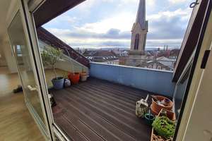 Helle 2,5-Zimmerwohnung mit traumhaftem Balkon über den Dächern vom Werderplatz
