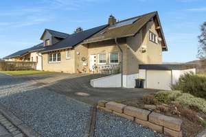 Endlich Platz für das große Leben. Mit Garten, Terrasse und Blick in die Ferne – Die vollständige Adresse der Immobilie erhältst du vom Anbieter., 53639 Königswinter – Vorschaubild 1