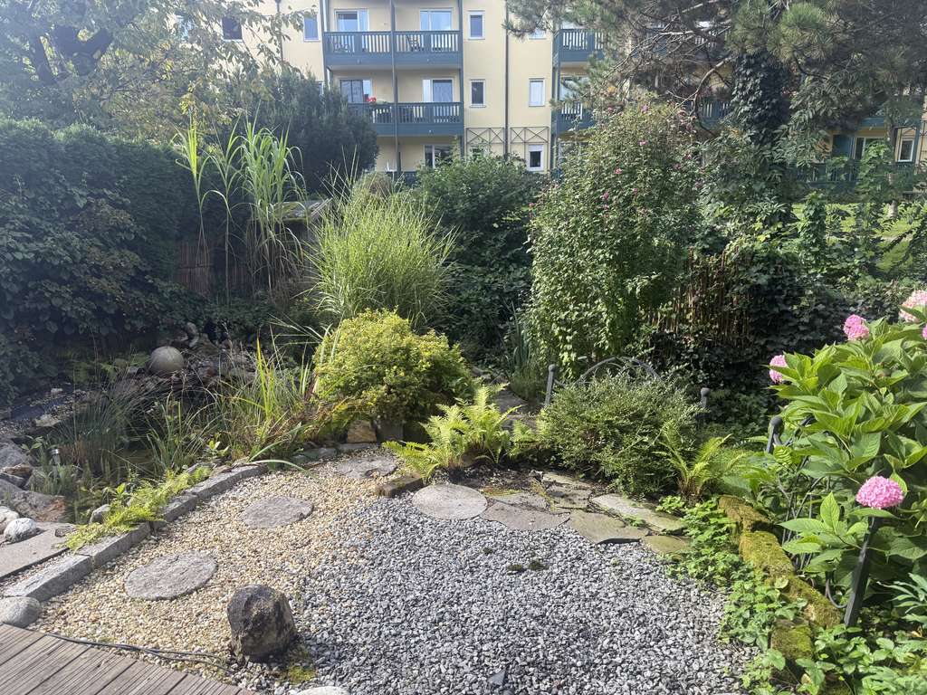 Immobilie in Prien am Chiemsee - Herrliche 2-Zimmer-Wohnung mit Terrasse und weiterem Potential im Souterrain - Bild 0