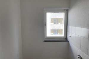 Großzügige 2-Zimmer-Wohnung mit Blick ins Grüne zum 01.07. zu vermieten! – Wörther Str. 14, 27570 Bremerhaven – Vorschaubild 4