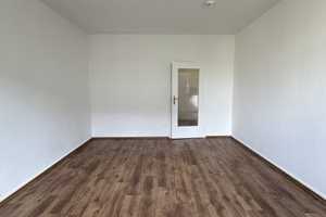 Sanierte 2 Zimmer Wohnung mit Balkon – Roßstr. 57, 40479 Düsseldorf – Vorschaubild 2