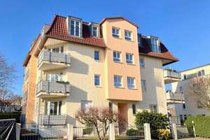 Stilvoll wohnen in Dresden-Striesen - Helle, freundliche 3-Zi.-Wohnung mit 2 Balkonen und Tiefgarage