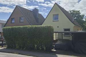 Idyllisches Wohnen: 2 Gemütliche Eigenheime mit Carport und grünem Garten – Die vollständige Adresse der Immobilie erhältst du vom Anbieter., 22459 Niendorf, Hamburg – Vorschaubild 3
