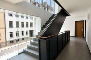 Exklusive 2-Zimmer-Wohnung mit großer Terrasse und Stellplatz in begehrtester Lage von Berlin-Mitte – Die vollständige Adresse der Immobilie erhältst du vom Anbieter., 10119 Mitte (Ortsteil), Berlin – Vorschaubild 3