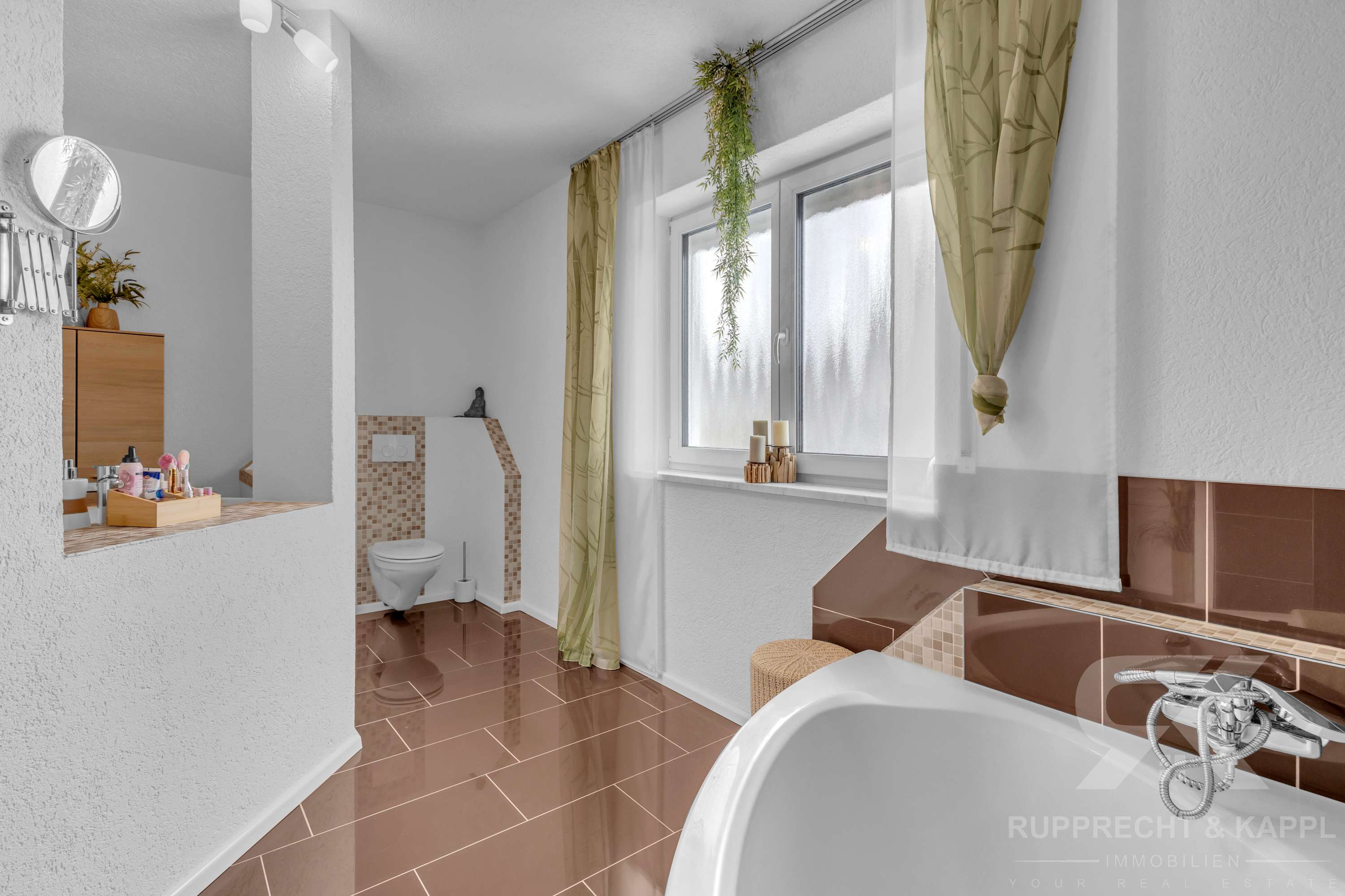 Immobilie in Teublitz - Modernes Einfamilienhaus mit ELW, Doppelgarage, PV-Anlage, viel Nutzfläche und Garten - Bild 0