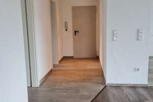 Exklusive 3-Zimmer-Dachgeschosswohnung (ca. 82 qm Grundrissfläche) mit Balkon in top gepflegtem MFH – Die vollständige Adresse der Immobilie erhältst du vom Anbieter., 57076 Weidenau, Siegen – Vorschaubild 4