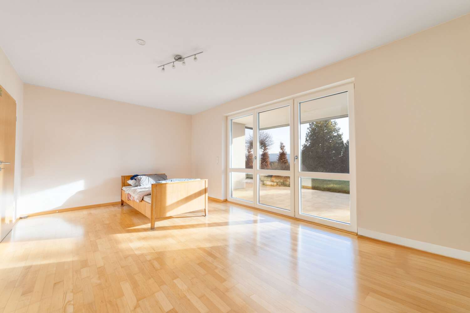 Immobilie in Gusterath - GUSTERATH: Modernes Schloss mit Panorama Weitblick - Bild 0