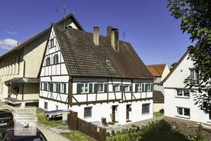 Bezahlbares Eigenheim – DHH mit Balkon, kleinem Hof, Charme & Potenzial – Die vollständige Adresse der Immobilie erhältst du vom Anbieter., 86751 Mönchsdeggingen – Vorschaubild 4