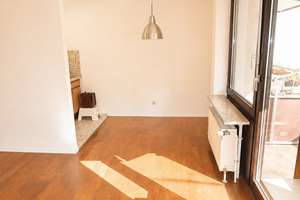 S-WEST: Schöne 1-Zi.-Whg. * Balkon * Bad mit Dusche * Küchenzeile * opt. Garage * perfekte Lage! – Die vollständige Adresse der Immobilie erhältst du vom Anbieter., 70176 Rosenberg, Stuttgart – Vorschaubild 2