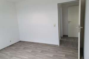 Hübsche 2-Zimmer-Wohnung im 1. OG mit Tageslichtbad und Balkon – Grobestraße 13a, 39435 Borne – Vorschaubild 3