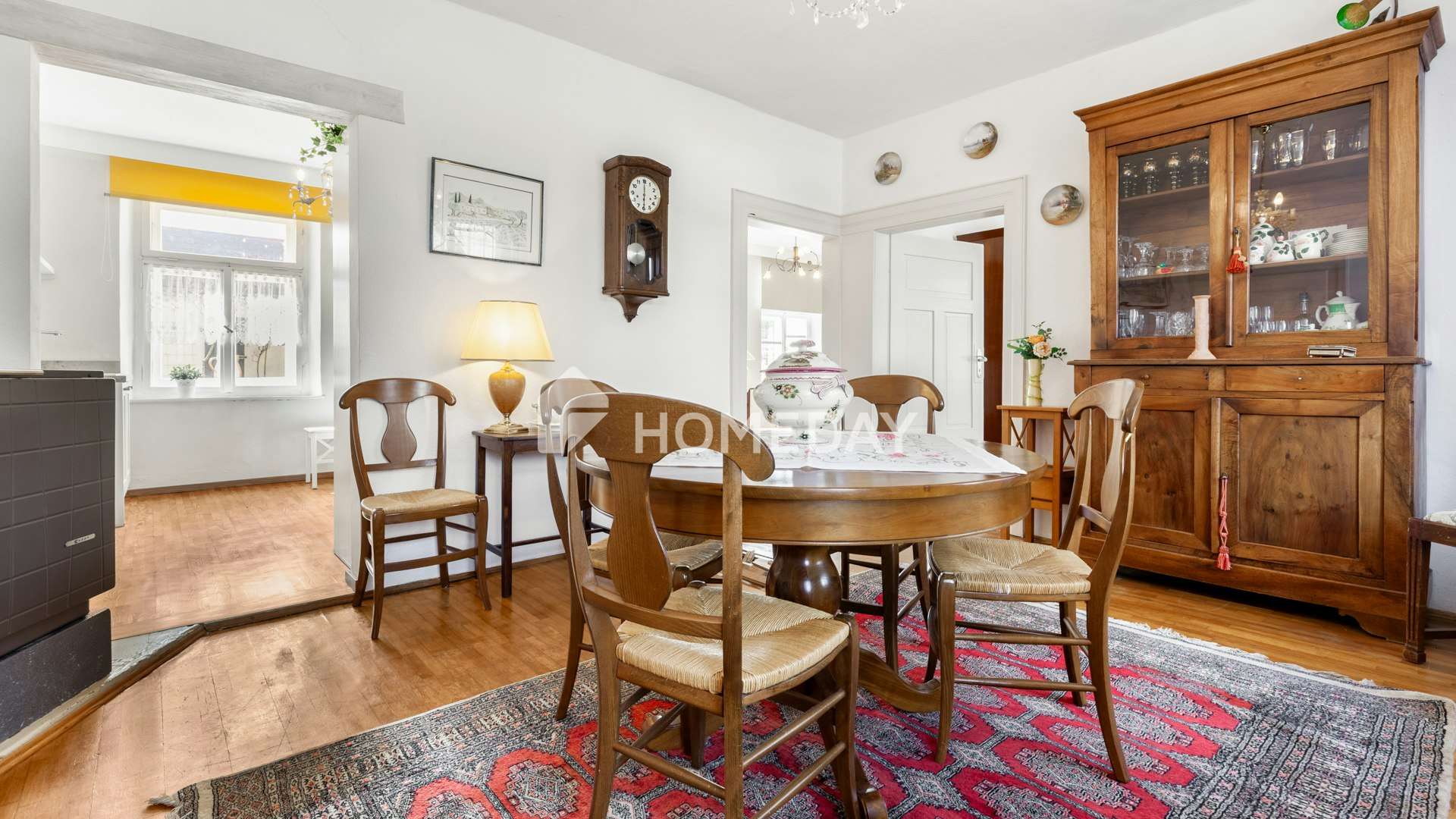 Immobilie in Neukirchen bei Sulzbach-Rosenberg - Wohnen mit Geschichte – ehemaliges Schulhaus mit großem Garten und 2 Wohneinheiten
 - Bild 0