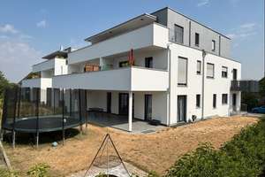 4-Zimmer-Wohnung
mit Garten!