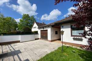 BUNGALOW MIT GROSSEM GARTEN UND GARAGE – RENOVIERUNGSBEDÜRFTIG MIT VIEL POTENZIAL – Die vollständige Adresse der Immobilie erhältst du vom Anbieter., 81827 Waldtrudering, München – Vorschaubild 4