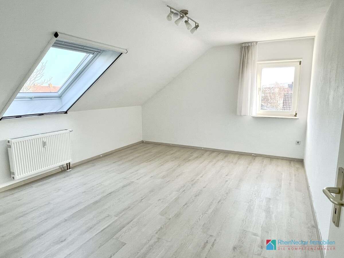 Immobilie in Neulußheim - Moderne und großzügige  Dachgeschosswohnung mit Balkon, beheiztem Hobbyraum, Stellplatz & Garage - Bild 1