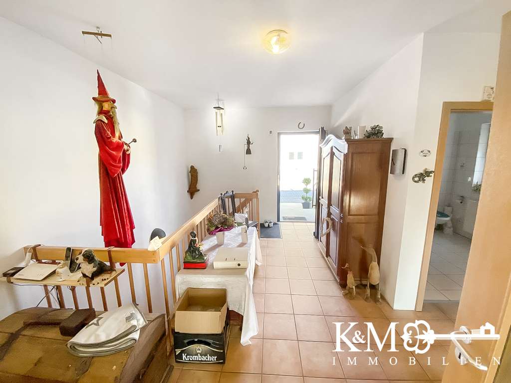 Immobilie in Langenfeld (Rheinland) - Wohnen im Grünen: Einfamilienhaus mit Terrasse, Balkon und großem Grundstück - Bild 3