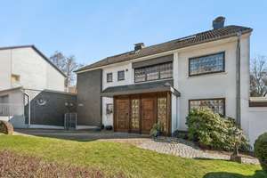 Viel Platz für die ganze Familie: Gepflegtes Zweifamilienhaus in Wuppertal-Ronsdorf