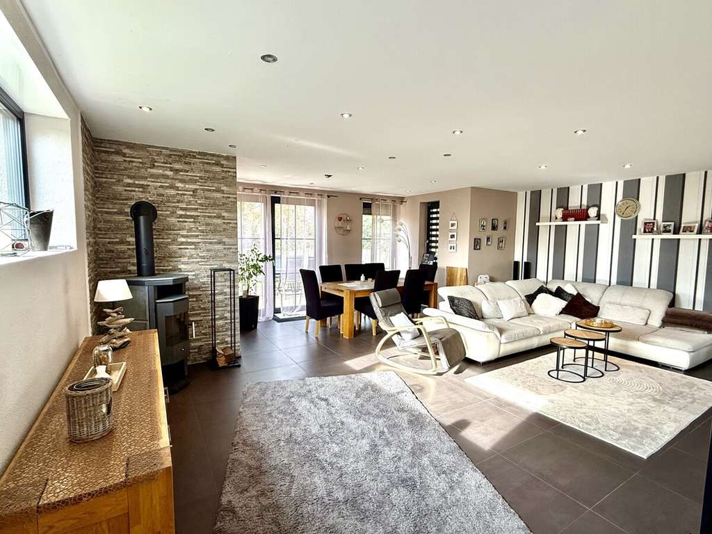 Immobilie in Dorn-Dürkheim - Modernes Einfamilienhaus vereint Komfort, Funktionalität in besonders ruhige Lage - Bild 2