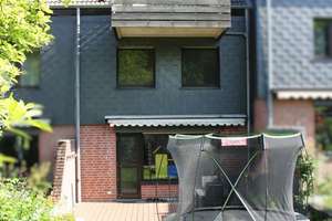 Geräumiges Reihenmittelhaus mit Einliegerwohnung und Garten