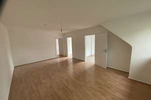 3-Zimmer DG- Wohnung in ruhiger Wohnlage zu vermieten – Die vollständige Adresse der Immobilie erhältst du vom Anbieter., 42655 Solingen-Mitte, Solingen – Vorschaubild 2