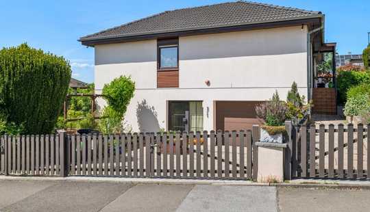 Bild von Wiesbaden-Breckenheim: Gepflegtes Einfamilienhaus mit Einliegerwohnung