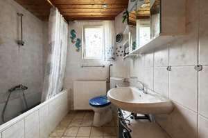 Diese Wohnidylle wird Ihr neues Zuhause. 3 Zimmer auf 97 m². Herrlicher Garten, Garage plus Carport. – Die vollständige Adresse der Immobilie erhältst du vom Anbieter., 78176 Blumberg – Vorschaubild 6