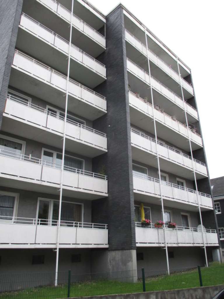 Immobilie in Radevormwald - Vermietete 3 Zi.-ETW + 1 KFZ-Stellplatz in Radevormwald - Bild 1