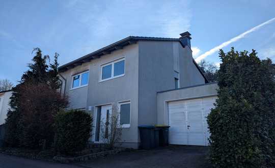 229 qm Kaufgrund - Ruhig gelegenes Einfamilienhaus (DHH) mit Garten und Garage