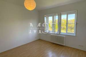 Sanierte lichtdurchflutete 2-Zimmerwohnung im grünen Zehlendorf | mit Außenstellplatz