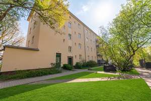 Wertsteigerungs-Chance: 2-Zimmer unter 5k €/m² im grünen Plänterwald — neu saniert, sofort frei – Köpenicker Landstraße 78, 12437 Plänterwald, Berlin – Vorschaubild 1