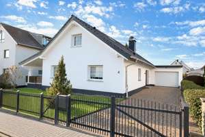 Provisionsfrei* Modernes Einfamilienhaus - Anbau, Kamin, Sonnenterrasse 260m² Wohnflächenpotenzial