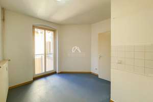 RUHIGE ALTBAUWOHNUNG IM BELIEBTEN SIMON-DACH-KIEZ | IM GARTENHAUS 4.OG OHNE AUFZUG |PROVISIONSFREI | – Libauer Str. 6, 10245 Friedrichshain, Berlin – Vorschaubild 3