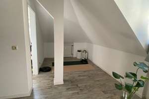 *** Wohnen in der Innenstadt ! *** Helle 2-Zi-DG-Whg mit Loftcharakter in Lüdenscheid – Die vollständige Adresse der Immobilie erhältst du vom Anbieter., 58507 Lüdenscheid – Vorschaubild 3