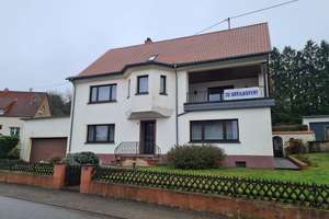 Großzügiges Villenanwesen mit Erkerfassade in Höhenlage von Neunkirchen – Die vollständige Adresse der Immobilie erhältst du vom Anbieter., 66540 Neunkirchen – Vorschaubild 1