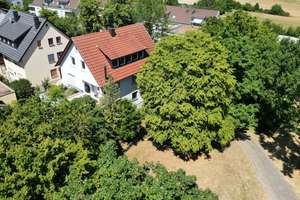 Vermietete DG-Whg in ruhiger Lage viel Grün und 120m2 Gartenanteil