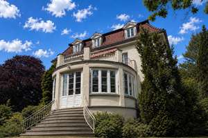 Charmante Herrenhaushälfte mit Waldblick in Berlin-Westend sanierungsbedürftig