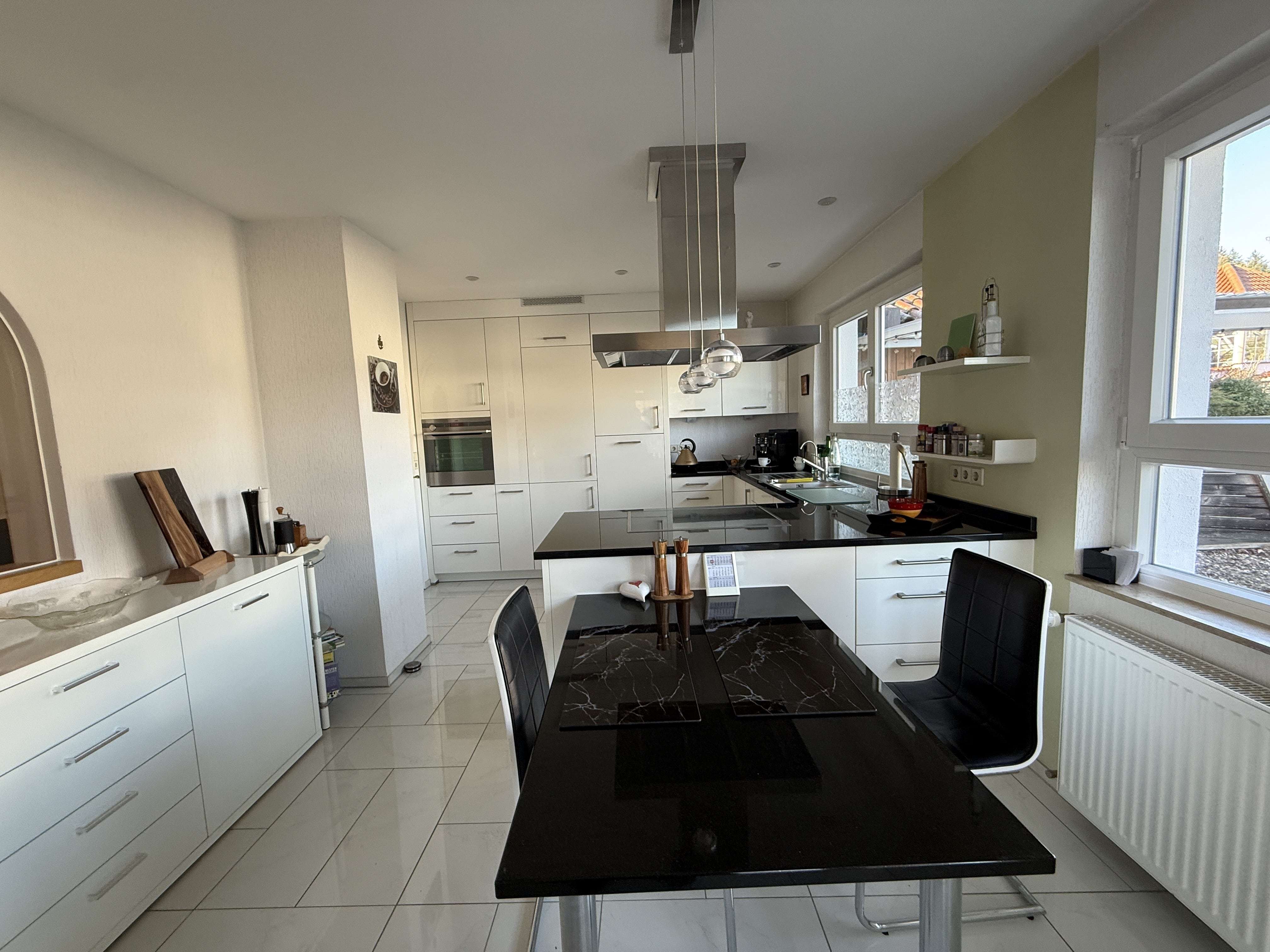 Immobilie in Fischerbach - Attraktives Wohnidyll: Einfamilienhaus mit Wintergarten & Einliegerwohnung in Haslach i.K. - Bild 1