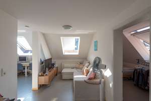 Gemütliche Dachwohnung mit ausgebauter Zusatzfläche im 2.DG – Zwischen Gerber und Marienplatz – Die vollständige Adresse der Immobilie erhältst du vom Anbieter., 70178 Karlshöhe, Stuttgart – Vorschaubild 3