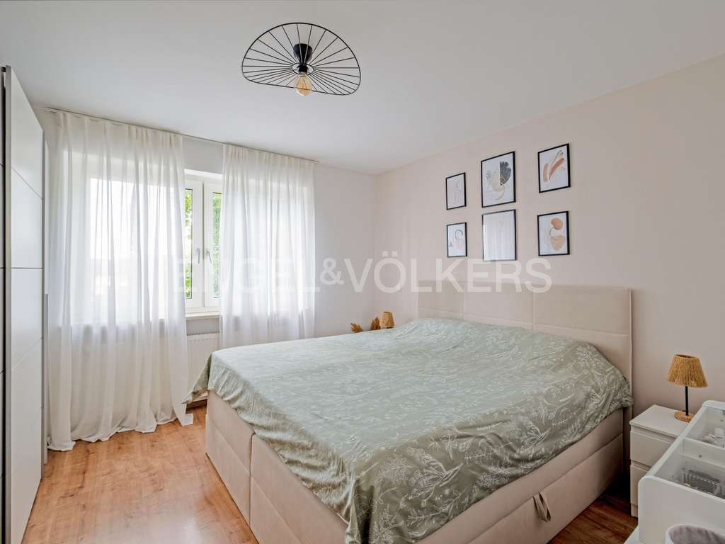 Immobilie in Karlsfeld - Attraktive 2-Zimmer-Wohnung mit Balkon in zentraler Lage - Bild 1