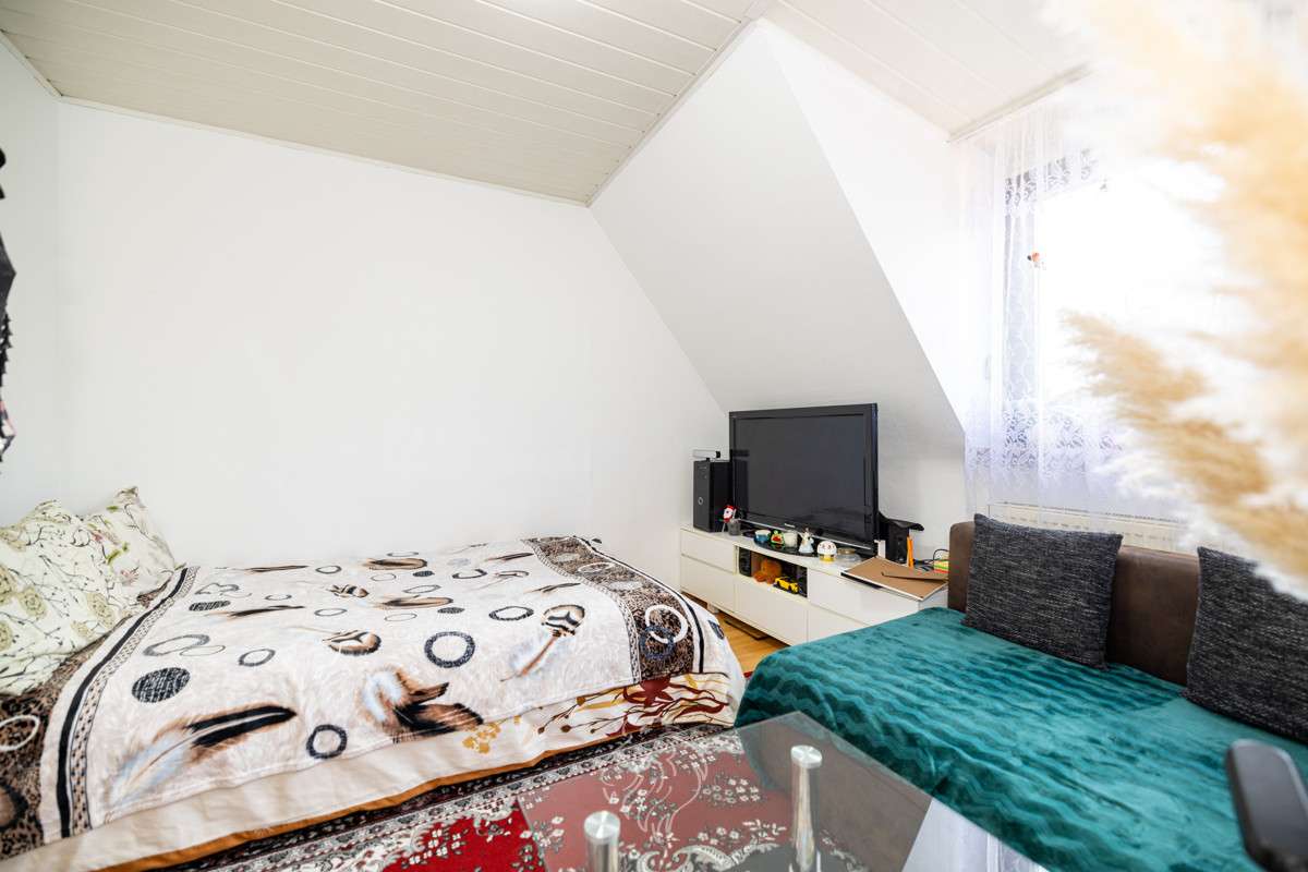 Immobilie in Würzburg - Charmantes Mehrfamilienhaus in Würzburg-Versbach: Attraktive Kapitalanlage und Eigenheim - Bild 0