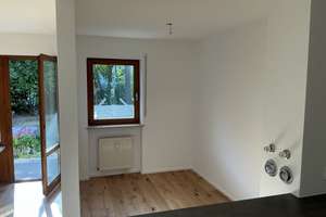 Einziehen & wohlfühlen-moderne, sanierte Wohnung mit Garten und Einbauküche in Deuringen – Breitenbergweg 11, 86391 Stadtbergen – Vorschaubild 3