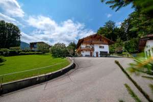 CHARMANTES MFH MIT SEE- UND BERGBLICK, BAD WIESSEE – Die vollständige Adresse der Immobilie erhältst du vom Anbieter., 83707 Bad Wiessee – Vorschaubild 5