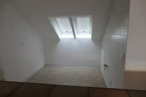 Schönes und helles Dachgeschoß-Appartment in 3-Fam.-Haus - Köln-Weiden, Schulstr (Rhein-Center-Nähe) – Schulstraße 46, 50858 Weiden, Köln – Vorschaubild 8