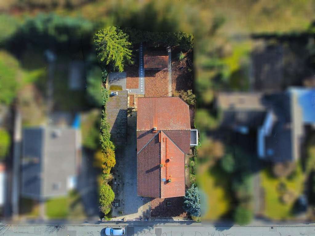 Immobilie in Einhausen - Zwei- bis Dreifamilienhaus mit vielseitigen Nutzungsmöglichkeiten und großem Garten - Bild 2