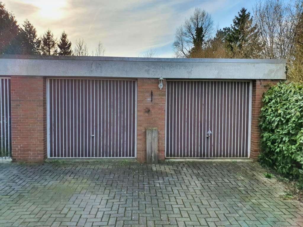 Immobilie in Wiesmoor - Vermietetes Zweifamilienhaus in zentraler Lage von Wiesmoor 
mit potentiellem Baugrundstück  - Bild 2