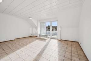 Charmante 3-Zimmer-Dachgeschosswohnung mit Balkon & TG-Stellplatz in Benrath