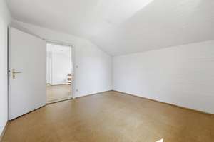 Charmantes Isartaler Holzhaus auf traumhaftem Grundstück mit enormem Entwicklungspotential. – Die vollständige Adresse der Immobilie erhältst du vom Anbieter., 81249 Lochhausen, München – Vorschaubild 22